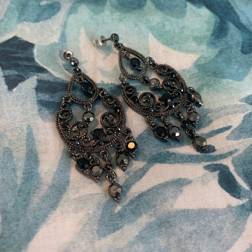 BLACK DANGLE EARRINGS